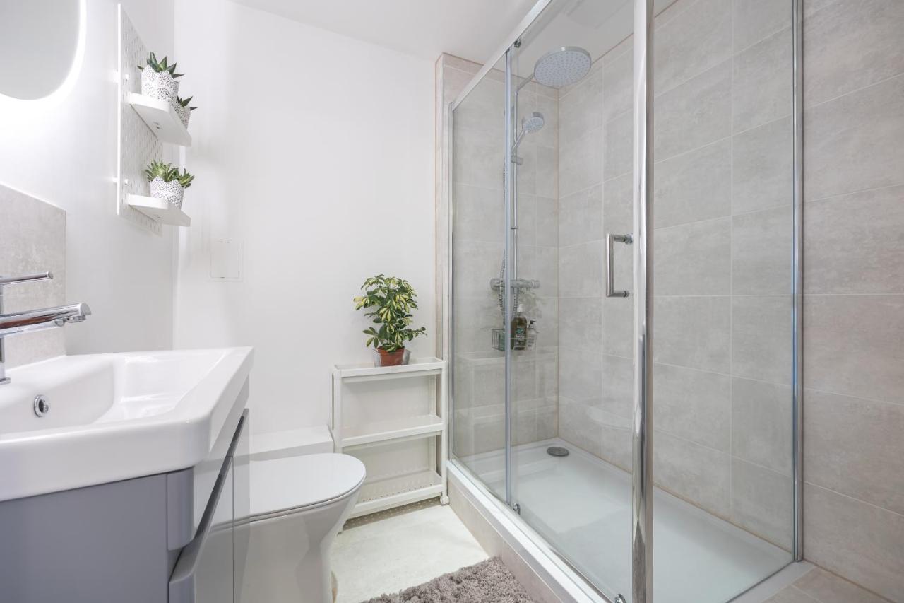 Nino Capital - Victoria Apartment London Luaran gambar